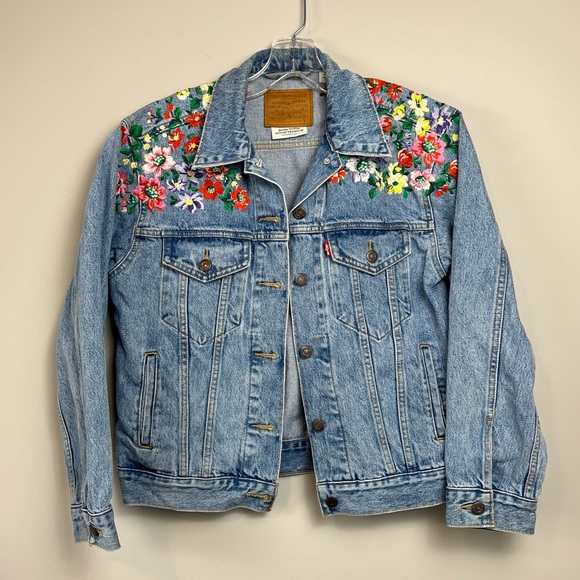 Levi's Jackets & Blazers - Levi’s Embroidered Ex-Boyfriend Trucker Jacket - Size S